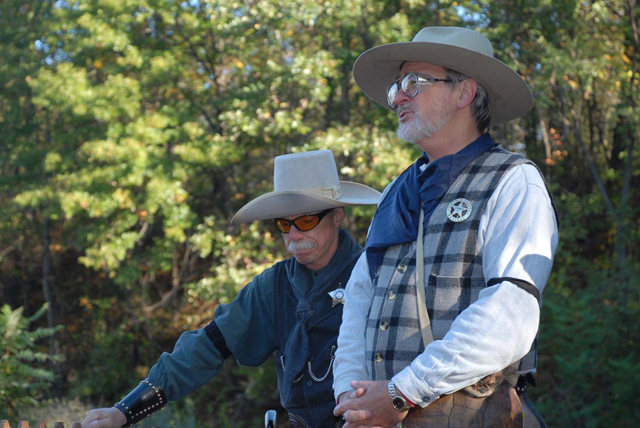 One-Ear Pete addressing the shooters.